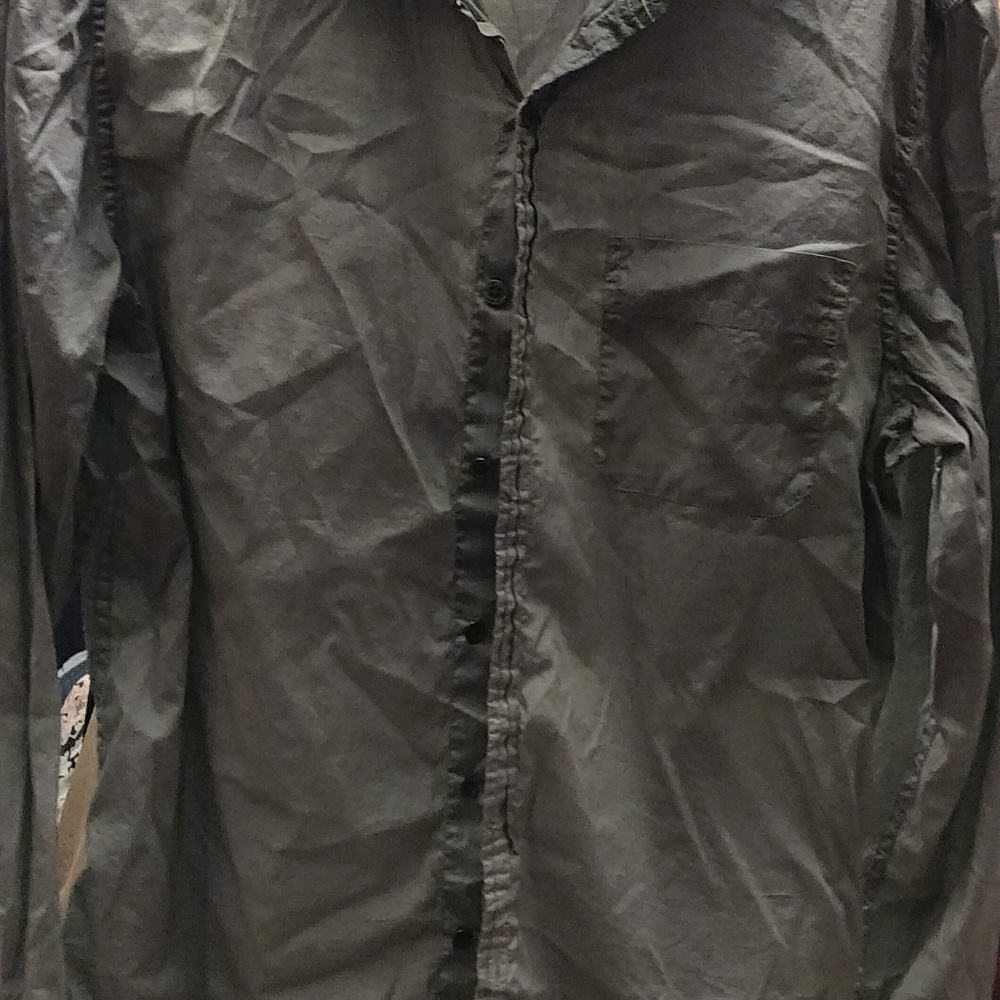 Button down - Picture 2 of 3